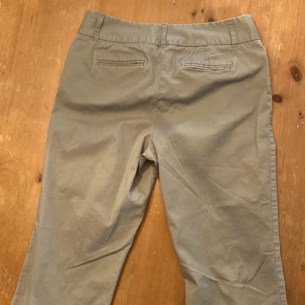 Size 4 Gray Capri Pants
